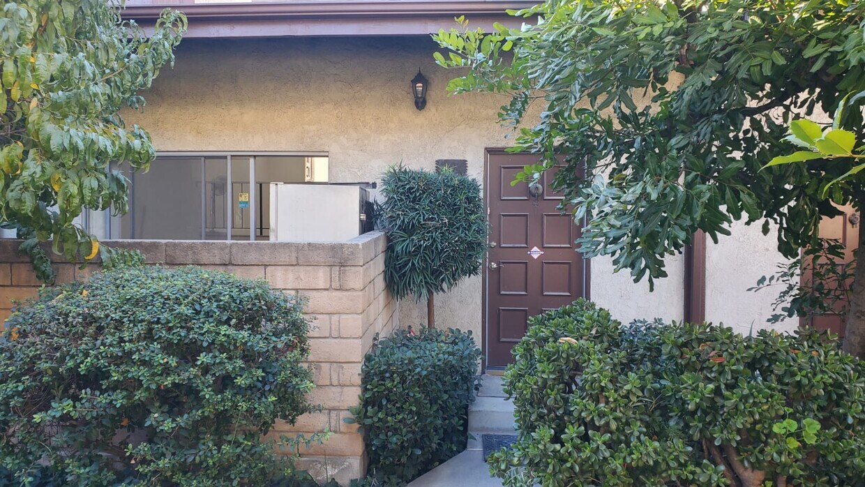 Primary Photo - 9039 Van Nuys Blvd