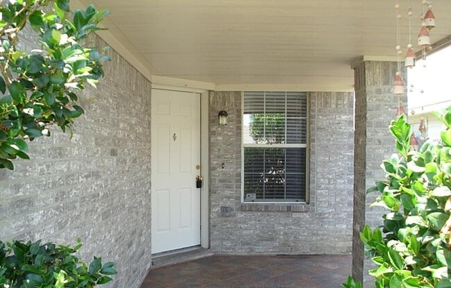 Foto del edificio - 5911 Bradworthy Dr