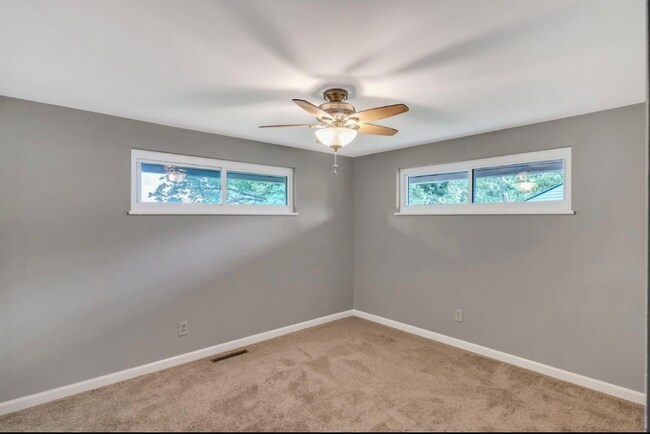 Foto del edificio - 4019 Haverstraw Dr