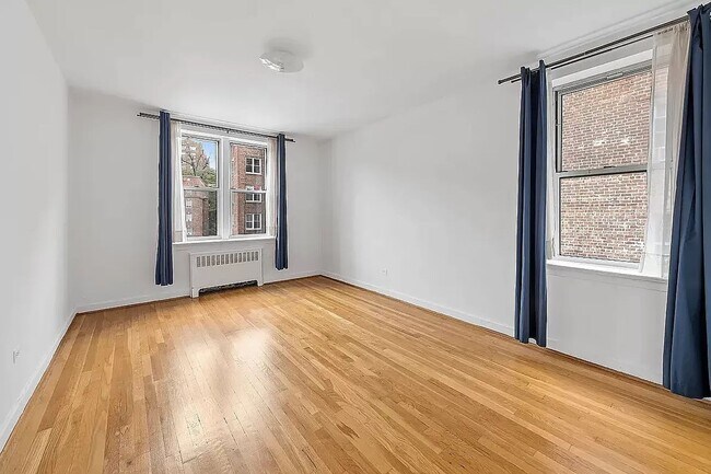 Foto del edificio - 153 Bennett Ave
