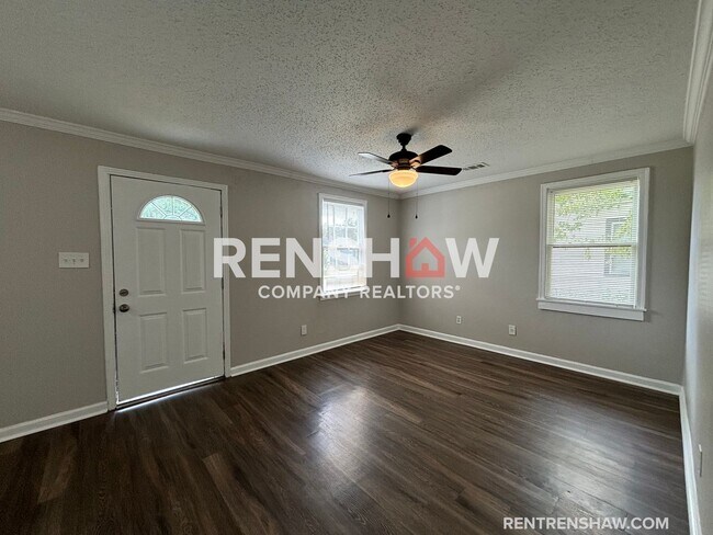 Building Photo - Text the Leasing Team at 901-820-4367 to S...