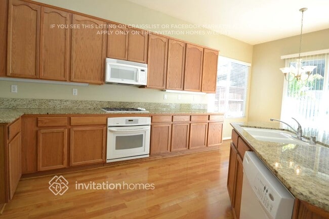 Foto del edificio - 33885 Pinehurst Dr