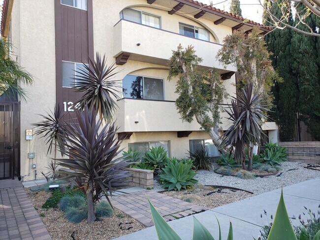 Building Photo - 1246 Euclid St