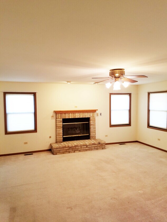 Building Photo - 1411 Riverside Dr