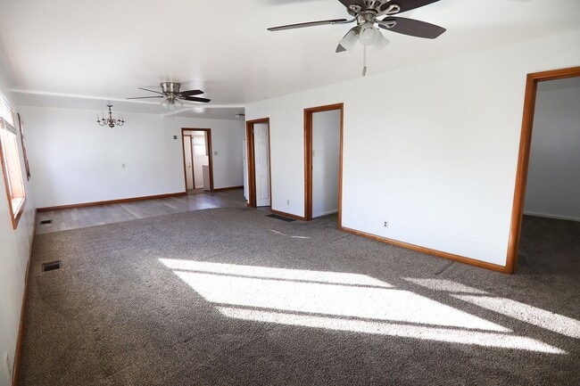 Building Photo - 2 Bed 1 bath