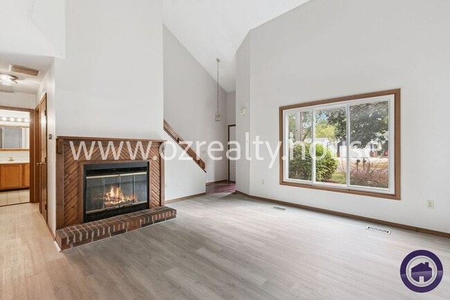 Building Photo - 525 Bennington Dr