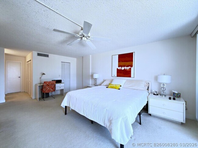 Foto del edificio - 3546 S Ocean Blvd
