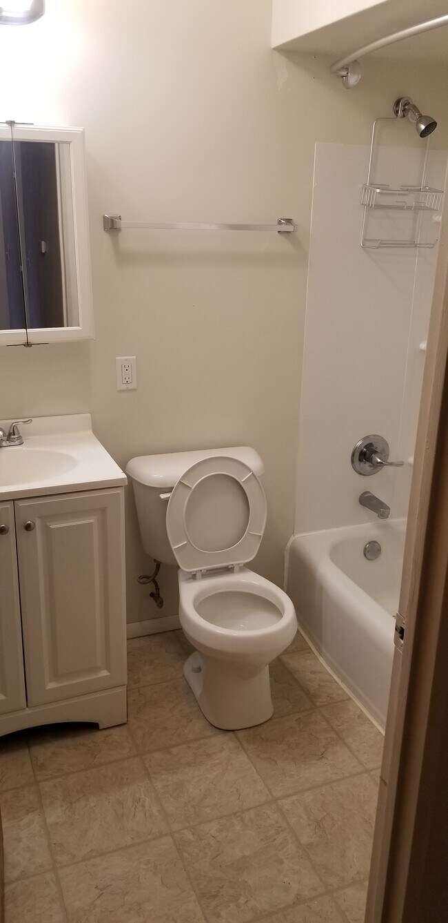 Foto del edificio - 140 High Forest Dr