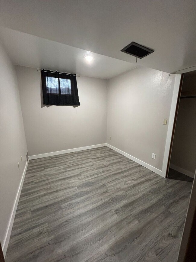 Foto del edificio - 145 12th Ave W