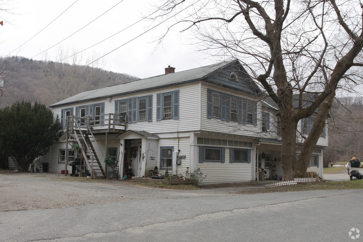 102 E Main St, Stockbridge, MA 01262 Apartments in Stockbridge, MA