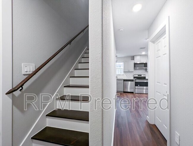 Foto del edificio - 6811 Glass St