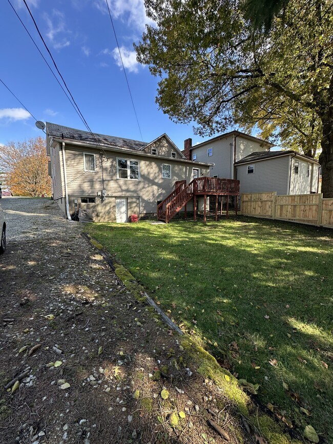 Foto del edificio - 962 W Main St