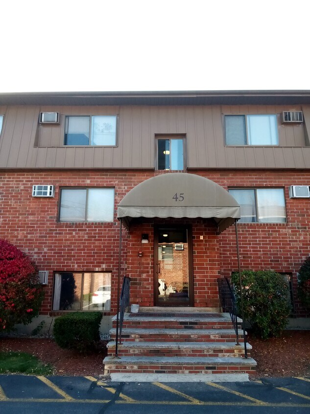 45 Log St Unit 2H, Manchester, NH 03102 Condo for Rent in Manchester