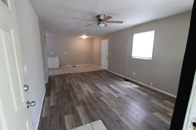 Building Photo - Charming 3-Bedroom Home with Modern Amenities