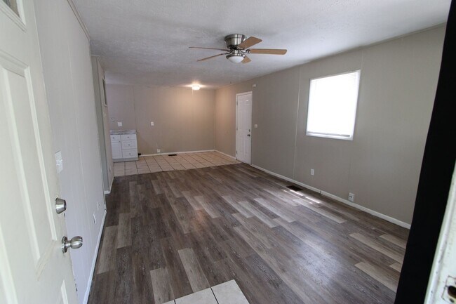 Foto del edificio - Charming 3-Bedroom Home with Modern Amenities