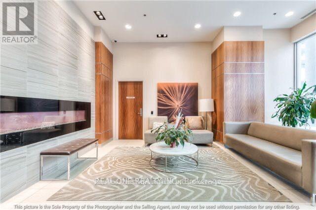 Photo du bâtiment - 50 Town Centre Court