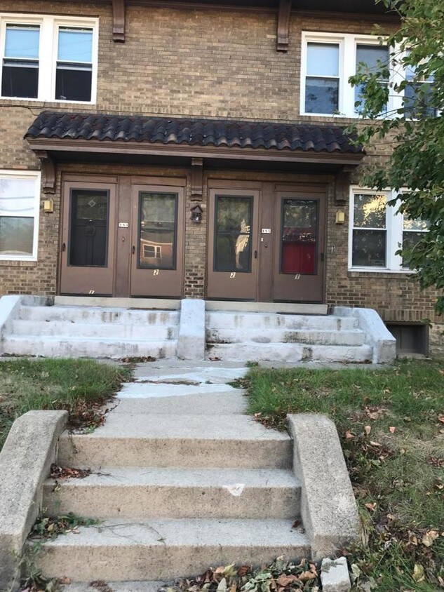 Primary Photo - 185 N Jackson Ave