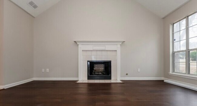 Building Photo - 627 Beaver Run Trce