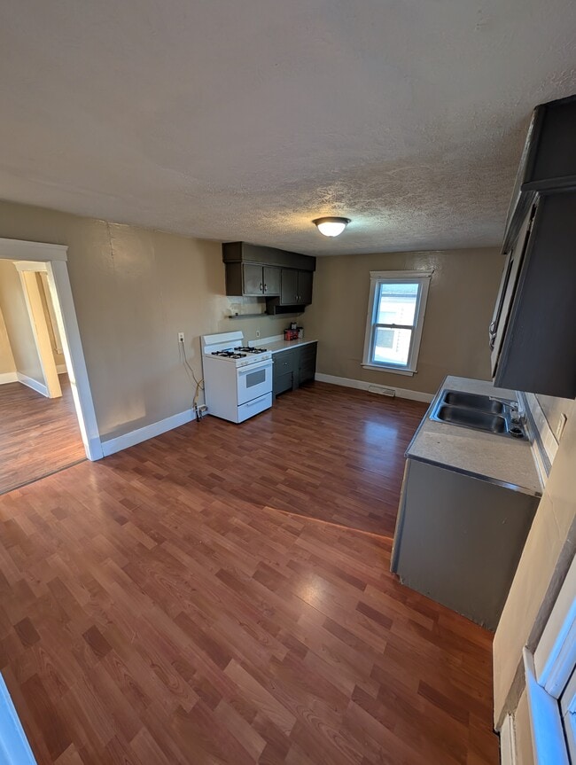 Building Photo - 218 Winckles St