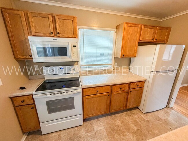 Building Photo - RENT SPECIAL!!! Cozy 3 Bedroom 1.5 Bathroom Ranch !!!