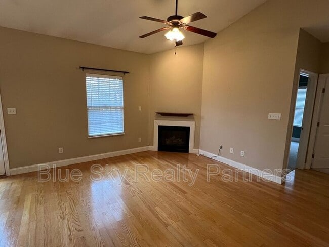 Photo - 2432 Pine Marten Way NW House