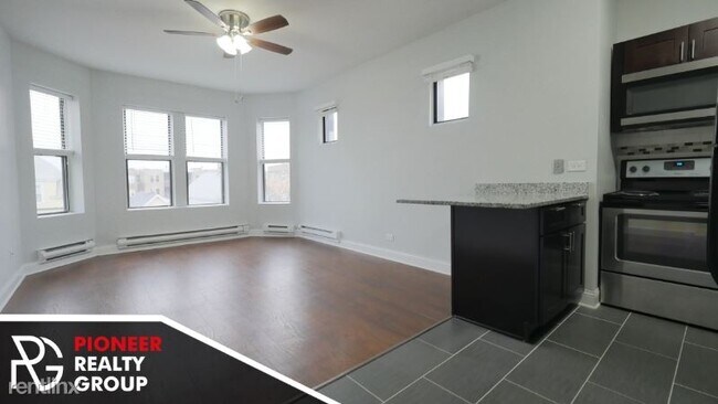 Building Photo - 3641 W Dickens Ave