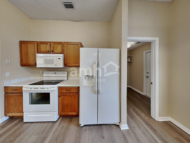 Building Photo - 6200 Erik Ct