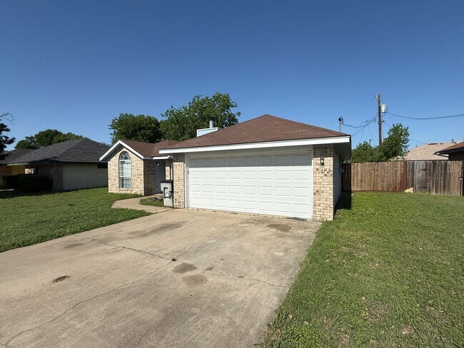 Building Photo - PRICE REDUCTION - AVAILABLE NOW!