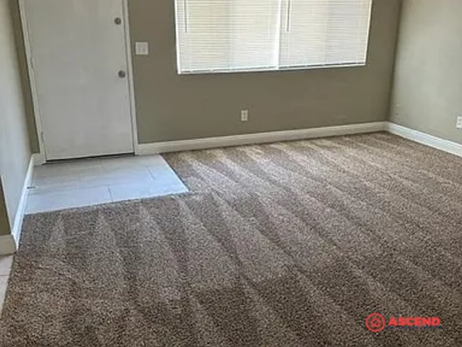 Building Photo - 3 Bedroom Home in East Bakersfield