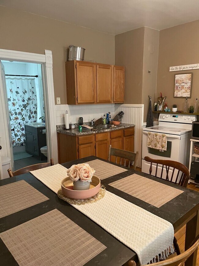 Foto del edificio - 2627 N Bartlett Ave