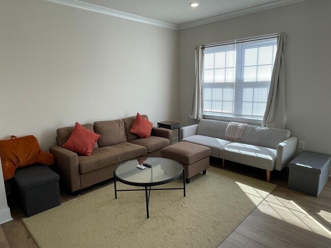Foto del edificio - 1235 Greylock Ln