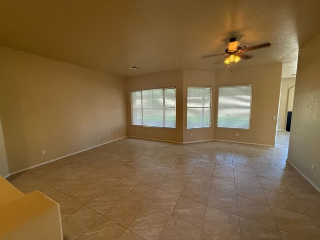 Foto del edificio - 3260 E Isabella Ave