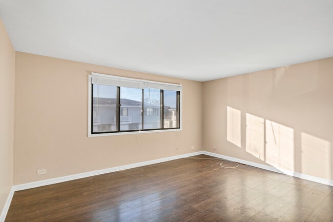 Building Photo - 107 Tonset Ct