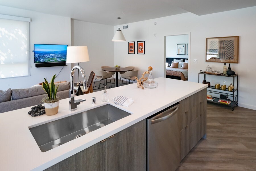 Primary Photo - Simply Stunning Condo for Rent in Fremont!