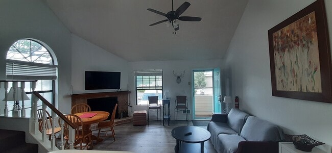 Building Photo - 209 N Eagle Dr