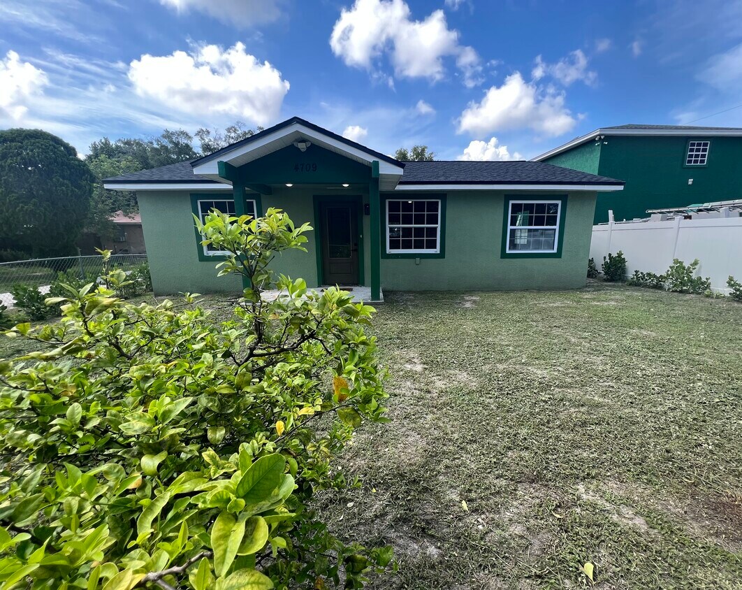 Foto principal - 4709 15th Ave S