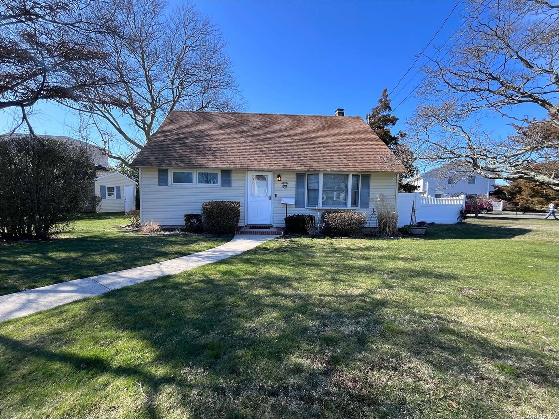 Primary Photo - 101 Phyllis Dr