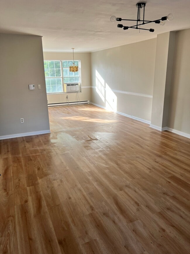 Building Photo - 306 E Mosser St