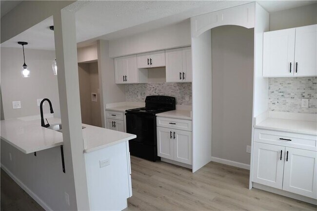 Foto del edificio - 1321 Surrey Ln SW