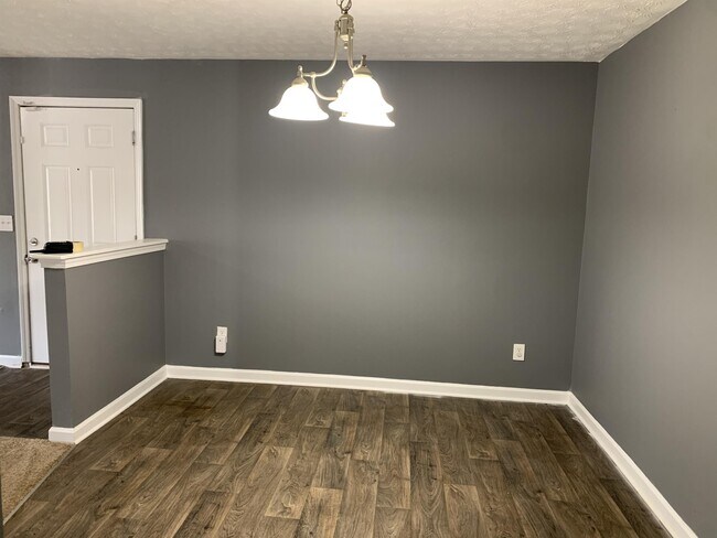 Building Photo - 4303 Fairington Village Dr