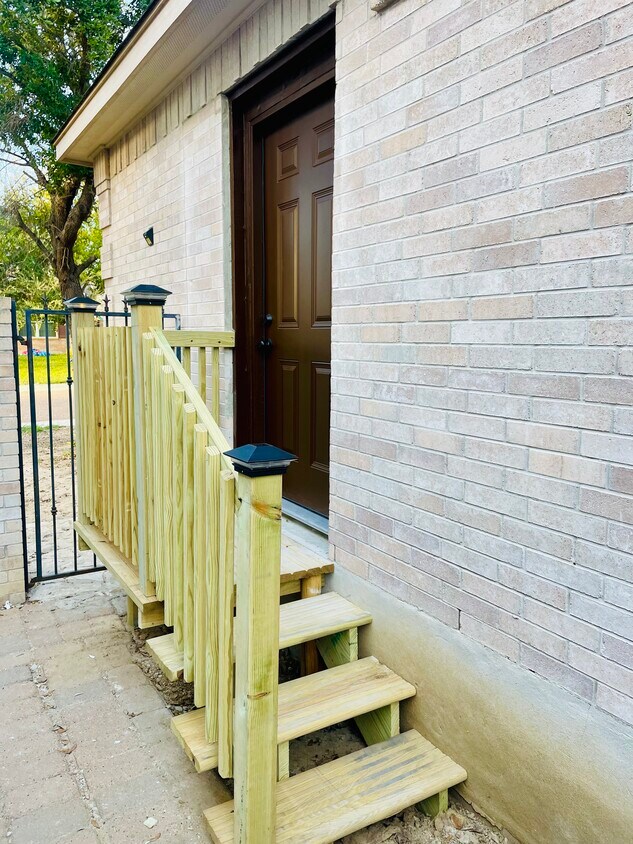 Independence entrance - 2809 Anejo Dr