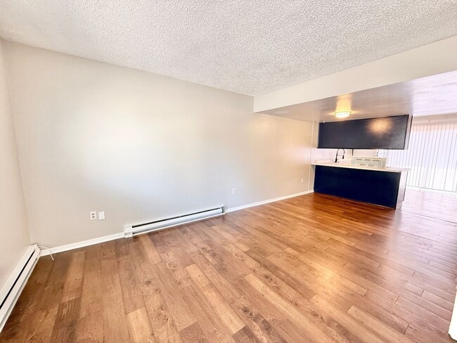 Building Photo - 37 Royal Crest Dr