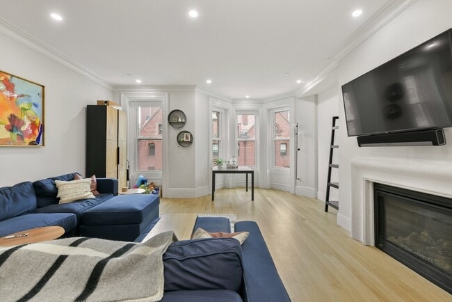 Building Photo - 70 Clarendon St