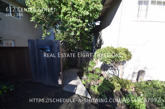 Building Photo - Capitola 2 bed / 1 bath unit in duplex wit...