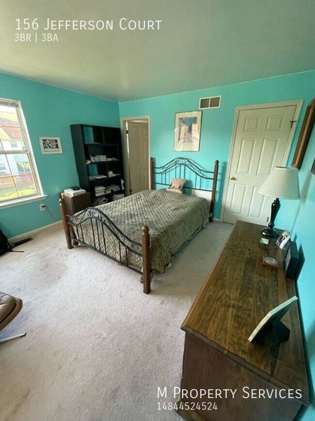 Foto del edificio - Spacious 3-Bedroom Furnished Townhouse For...