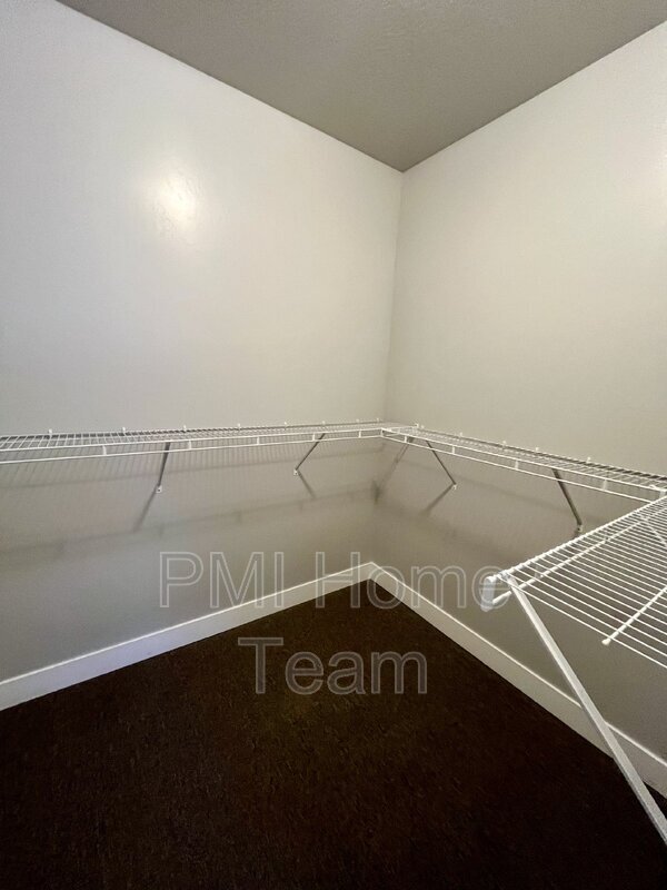Foto del edificio - 14474 S Renner Ln