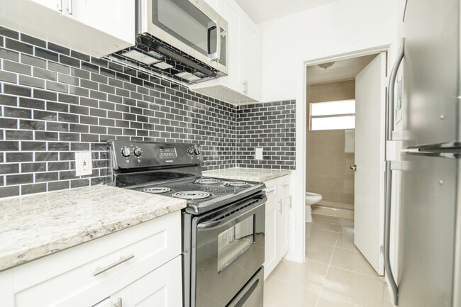 Building Photo - 1046 Foster Rd Building Photo - 1046 Foster Rd