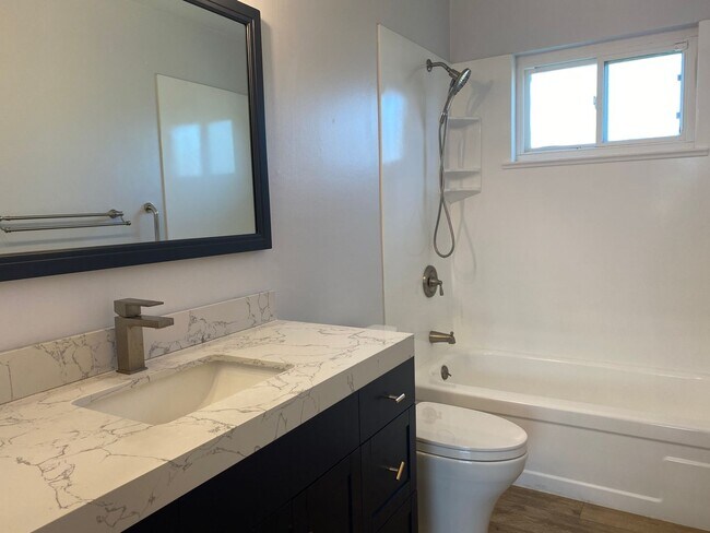 Foto del edificio - Beautifully Remodeled 5 Bed 2 Bath Home in Cambrian Area of San Jose