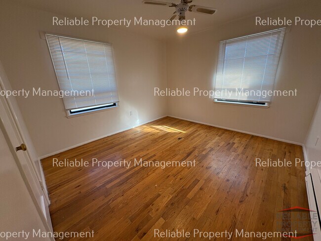 Building Photo - 1051 Russett St