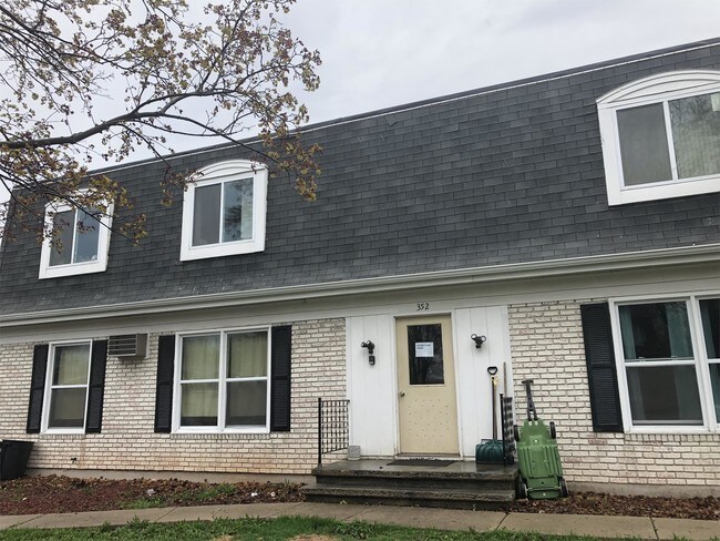 Building Photo - 352 Stanley Ct